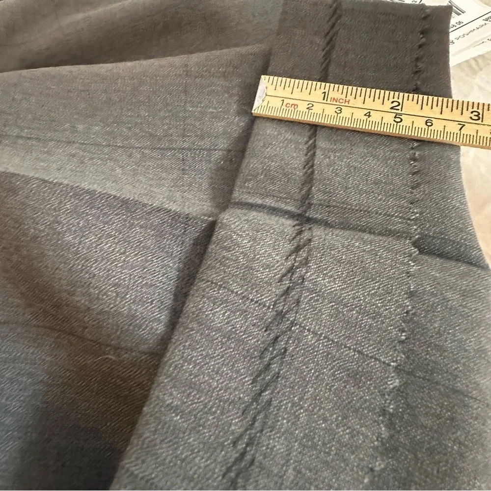 Burberrys Wool Gray Suit 42R jacket / 40W trousers Two-Button Blazer